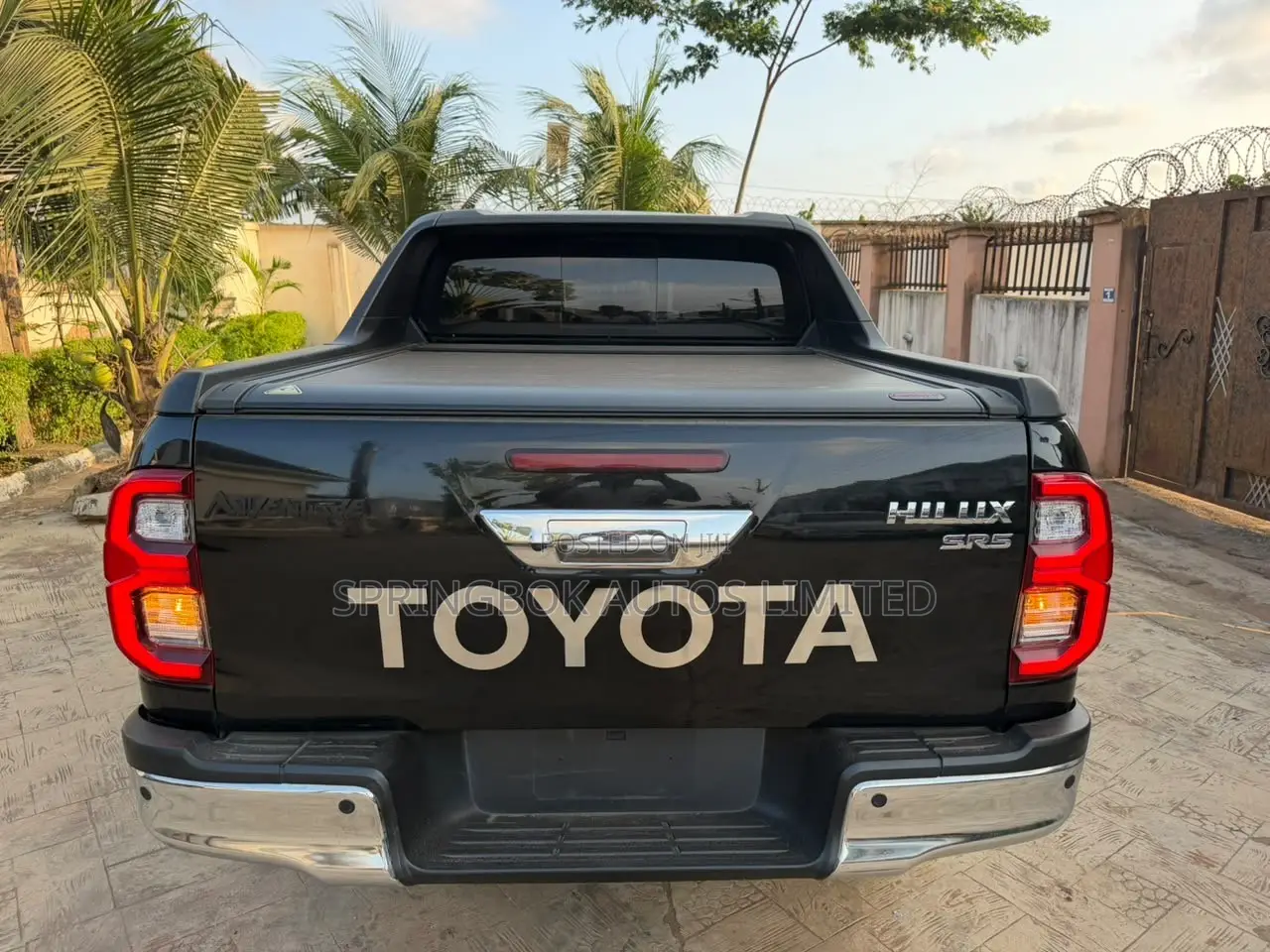 Toyota Hilux SR5+ 2026 Black