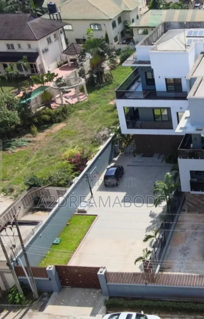6bdrm Duplex in Ikeja Gra for sale