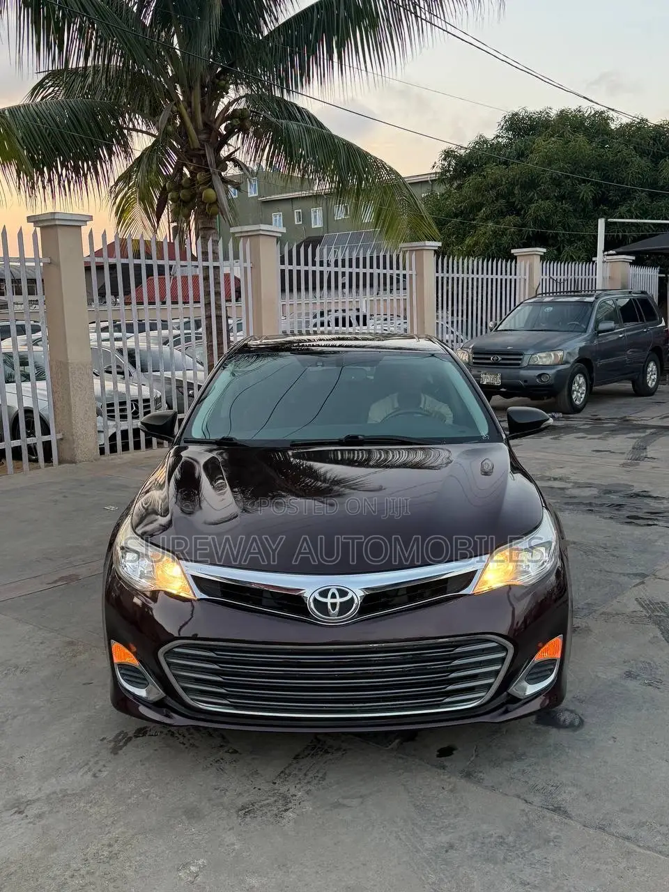 Toyota Avalon XLE FWDSedan (3.6L 6cyl 6A) 2016 Burgundy
