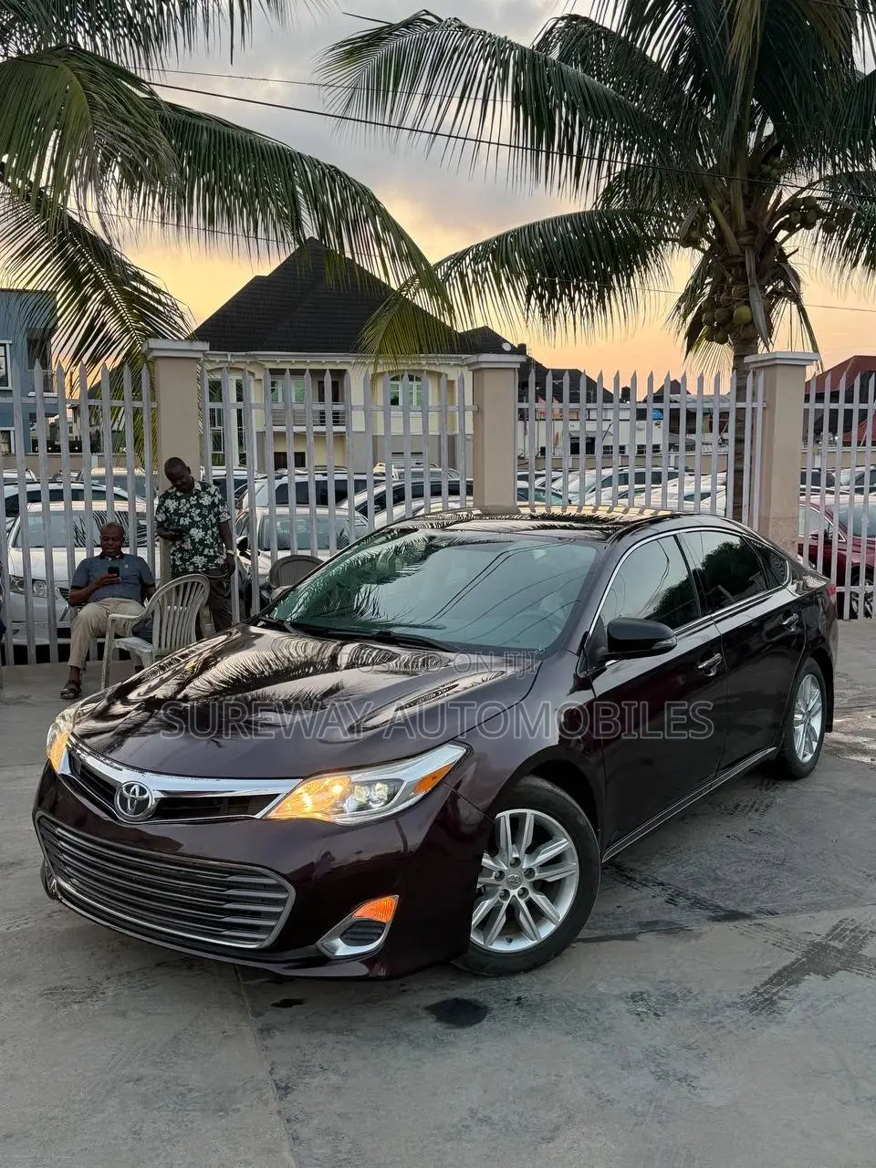 Toyota Avalon XLE FWDSedan (3.6L 6cyl 6A) 2016 Burgundy
