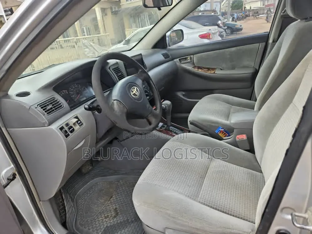 Toyota Corolla LE 2005 Silver