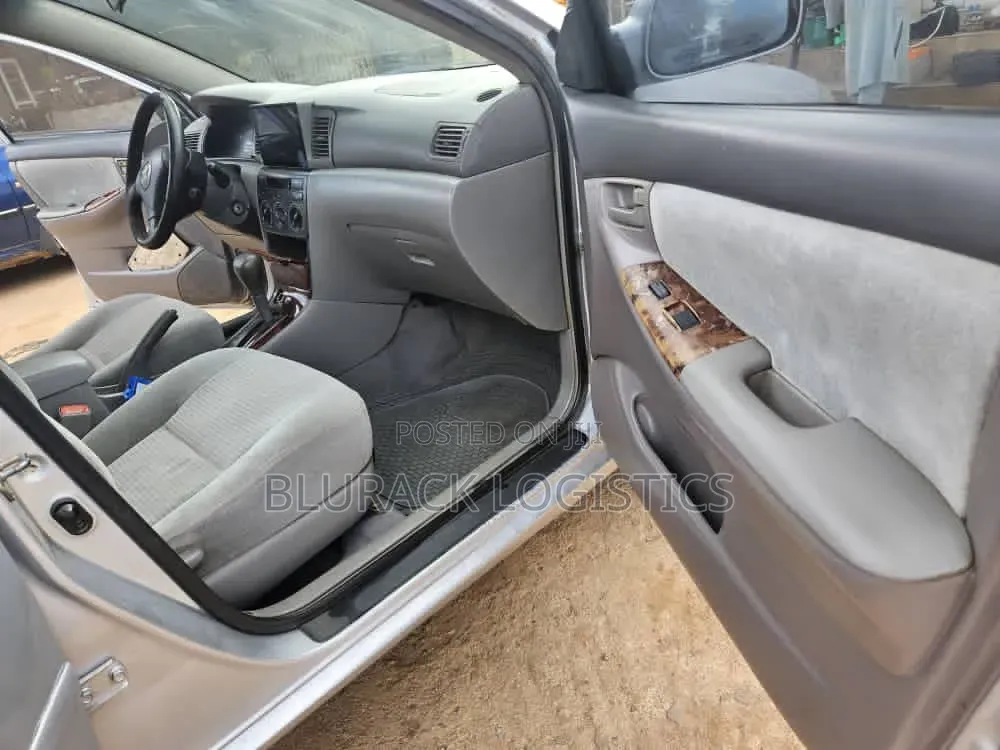 Toyota Corolla LE 2005 Silver