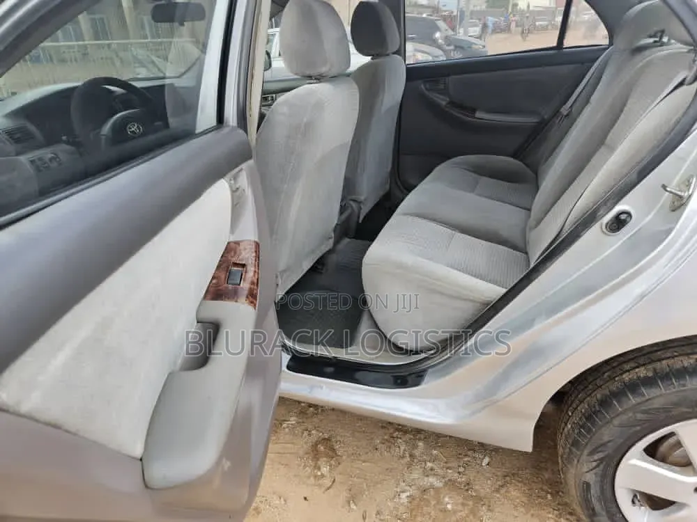 Toyota Corolla LE 2005 Silver