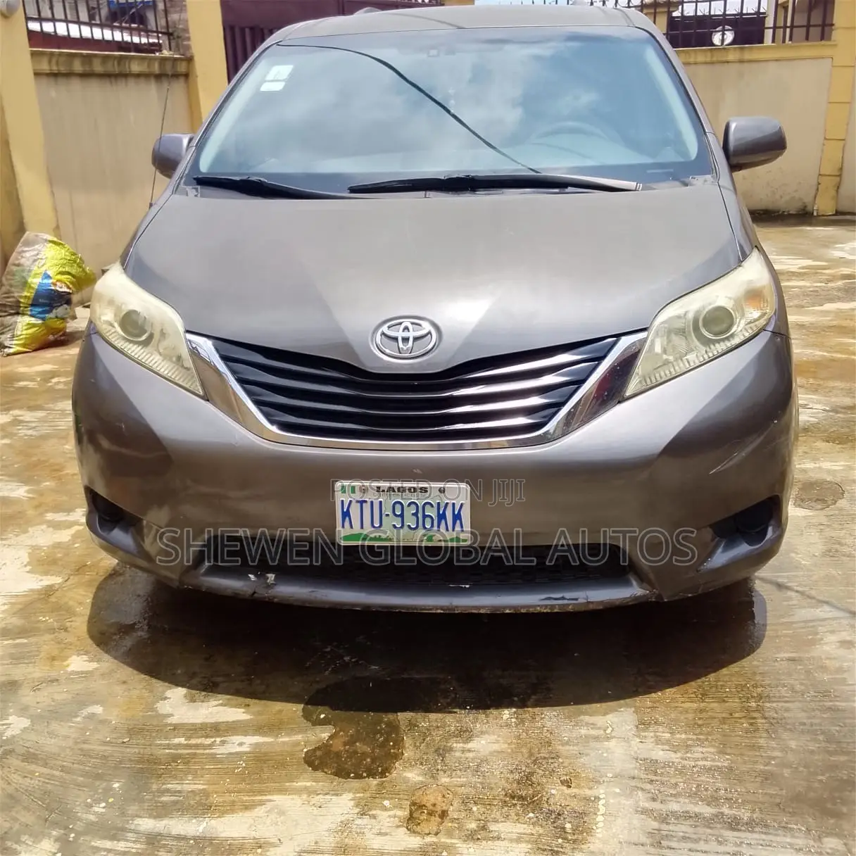 Toyota Sienna LE 7 Passenger 2010 Gray
