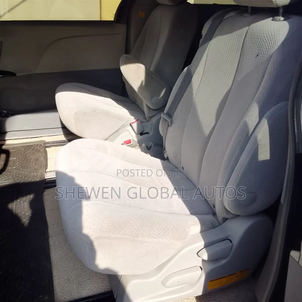 Toyota Sienna LE 7 Passenger 2010 Gray