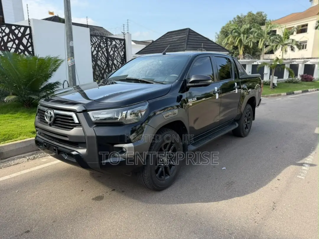 Toyota Hilux 2025 Black