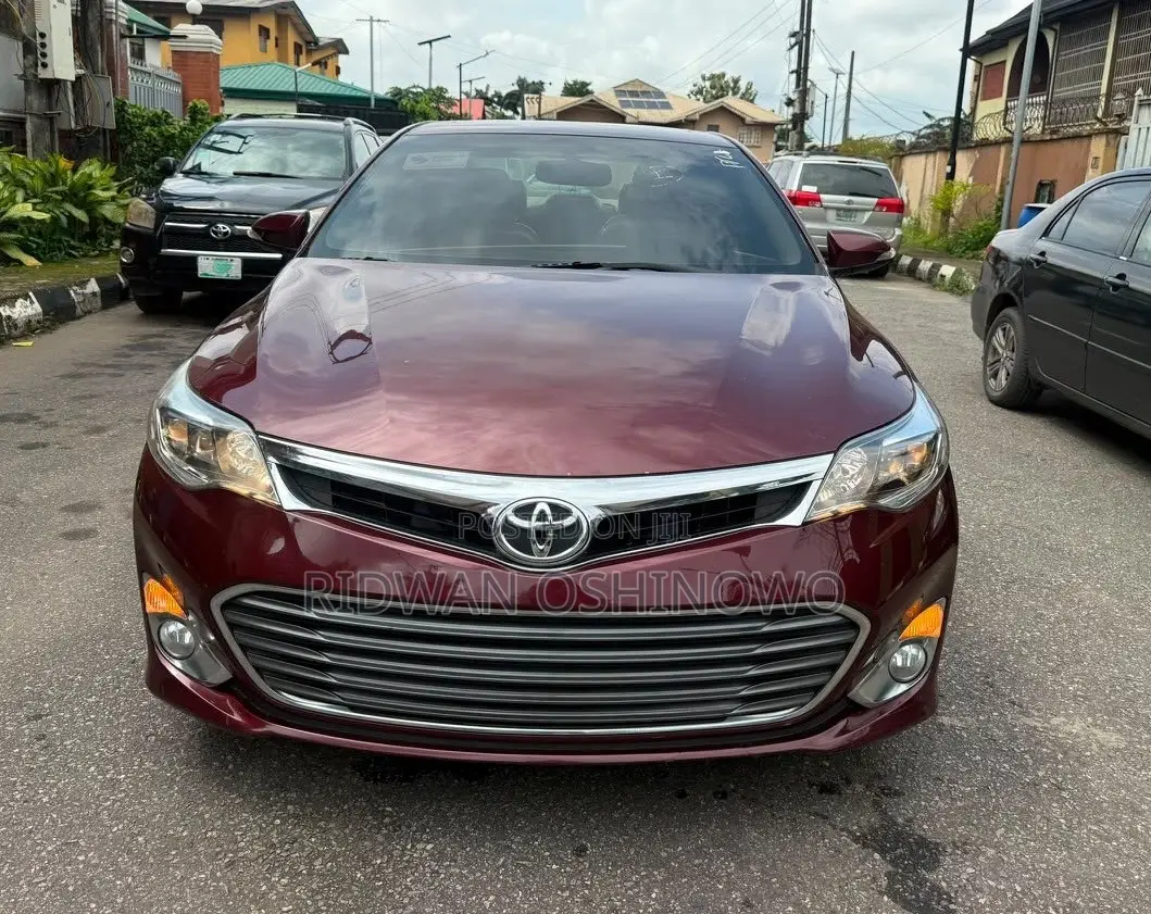 Toyota Avalon XLE Sedar FWD (3.5L 6cyl 6A) 2013 Red