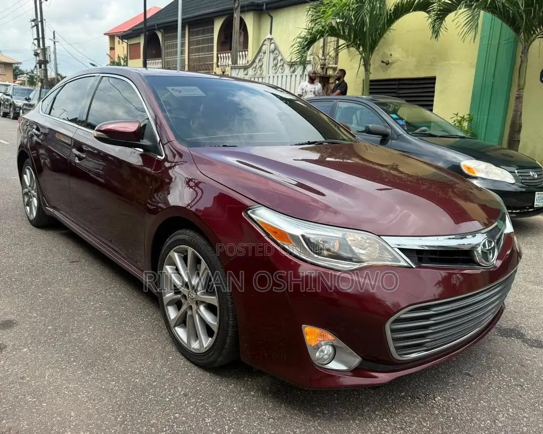 Toyota Avalon XLE Sedar FWD (3.5L 6cyl 6A) 2013 Red