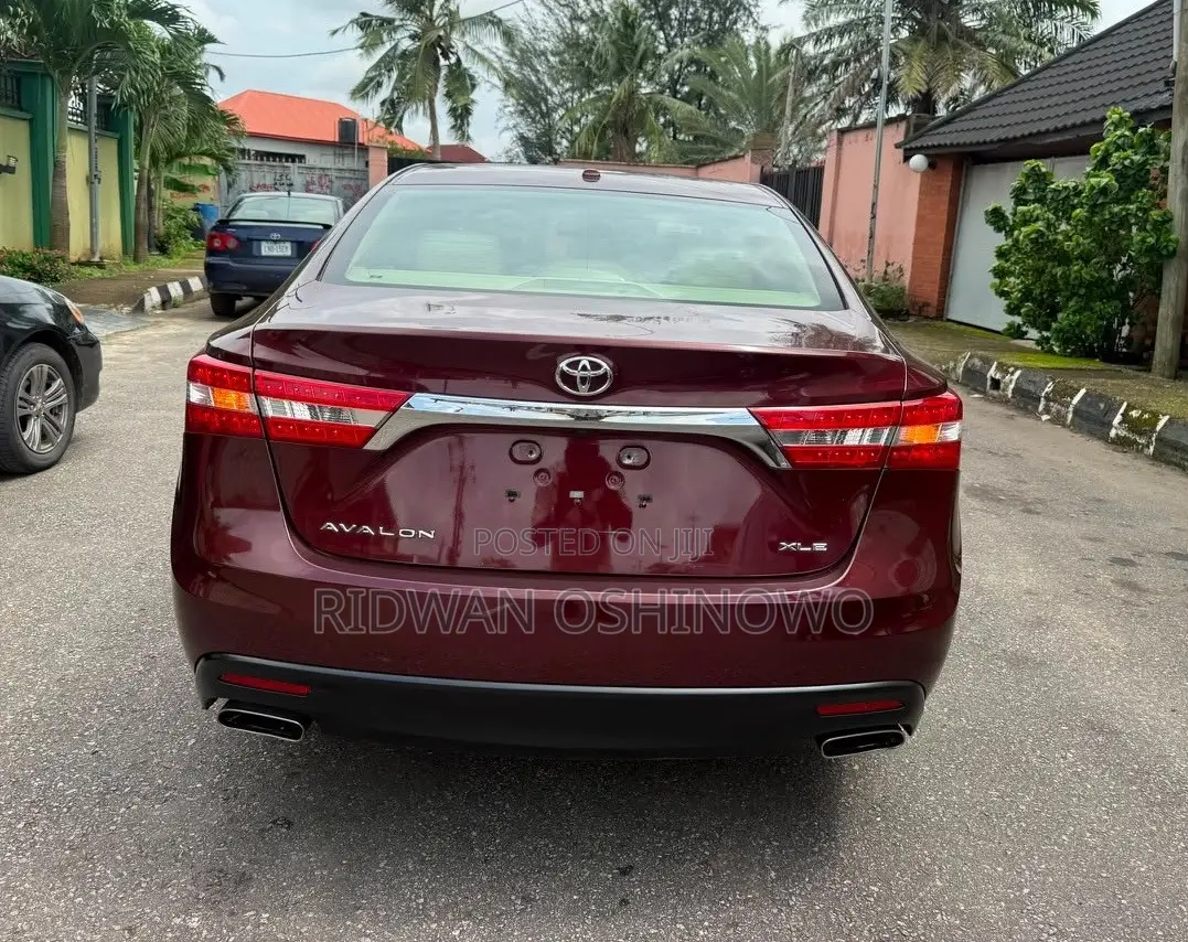 Toyota Avalon XLE Sedar FWD (3.5L 6cyl 6A) 2013 Red