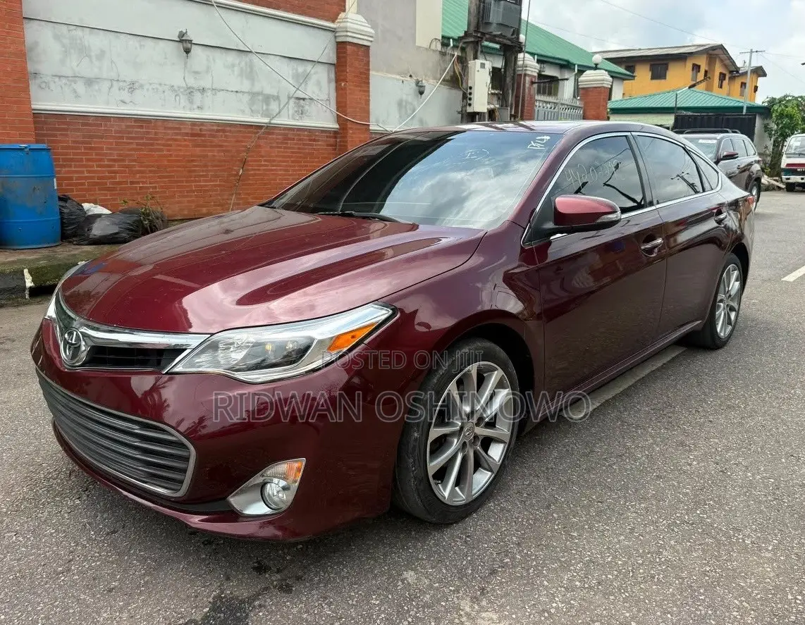 Toyota Avalon XLE Sedar FWD (3.5L 6cyl 6A) 2013 Red