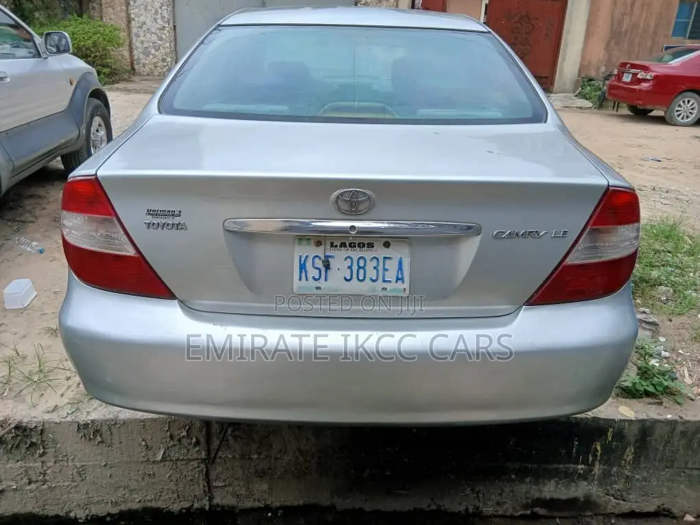 Toyota Camry LE 4dr Sedan (2.4L 4cyl 5M) 2004 Silver