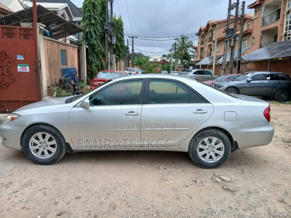 Toyota Camry LE 4dr Sedan (2.4L 4cyl 5M) 2004 Silver