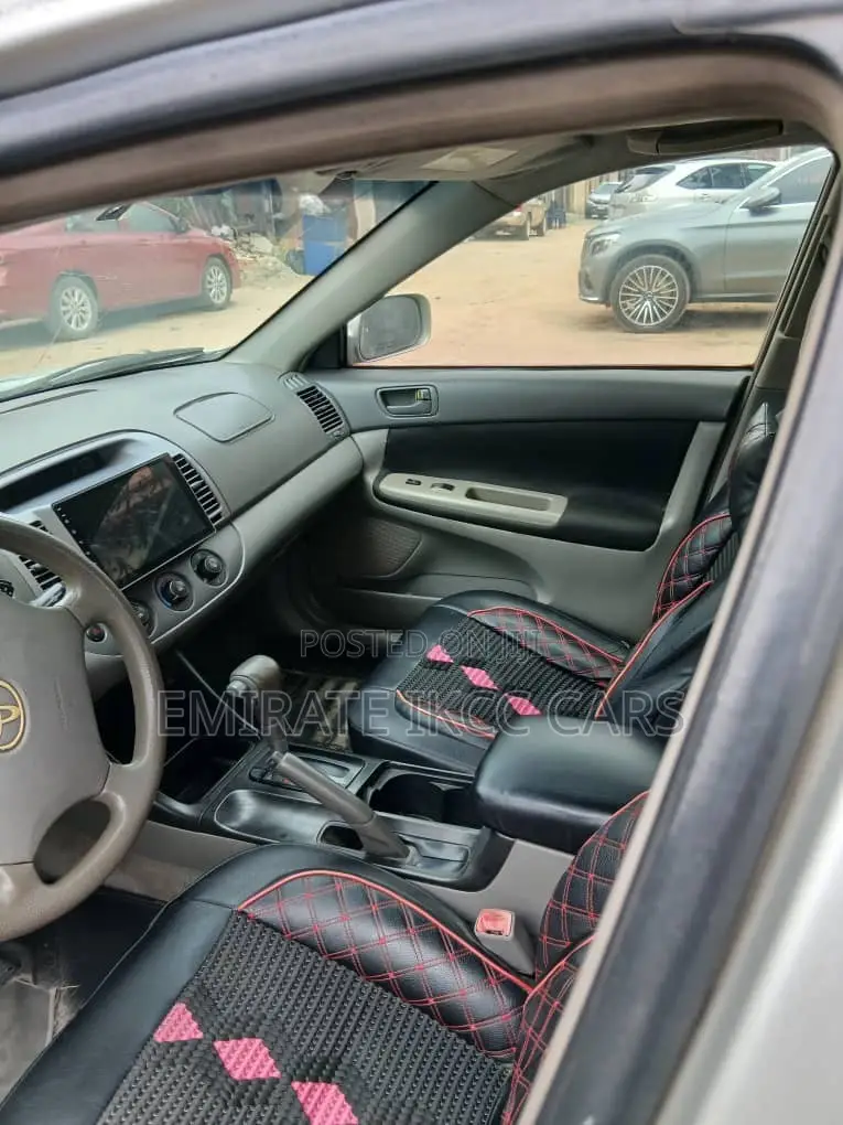 Toyota Camry LE 4dr Sedan (2.4L 4cyl 5M) 2004 Silver
