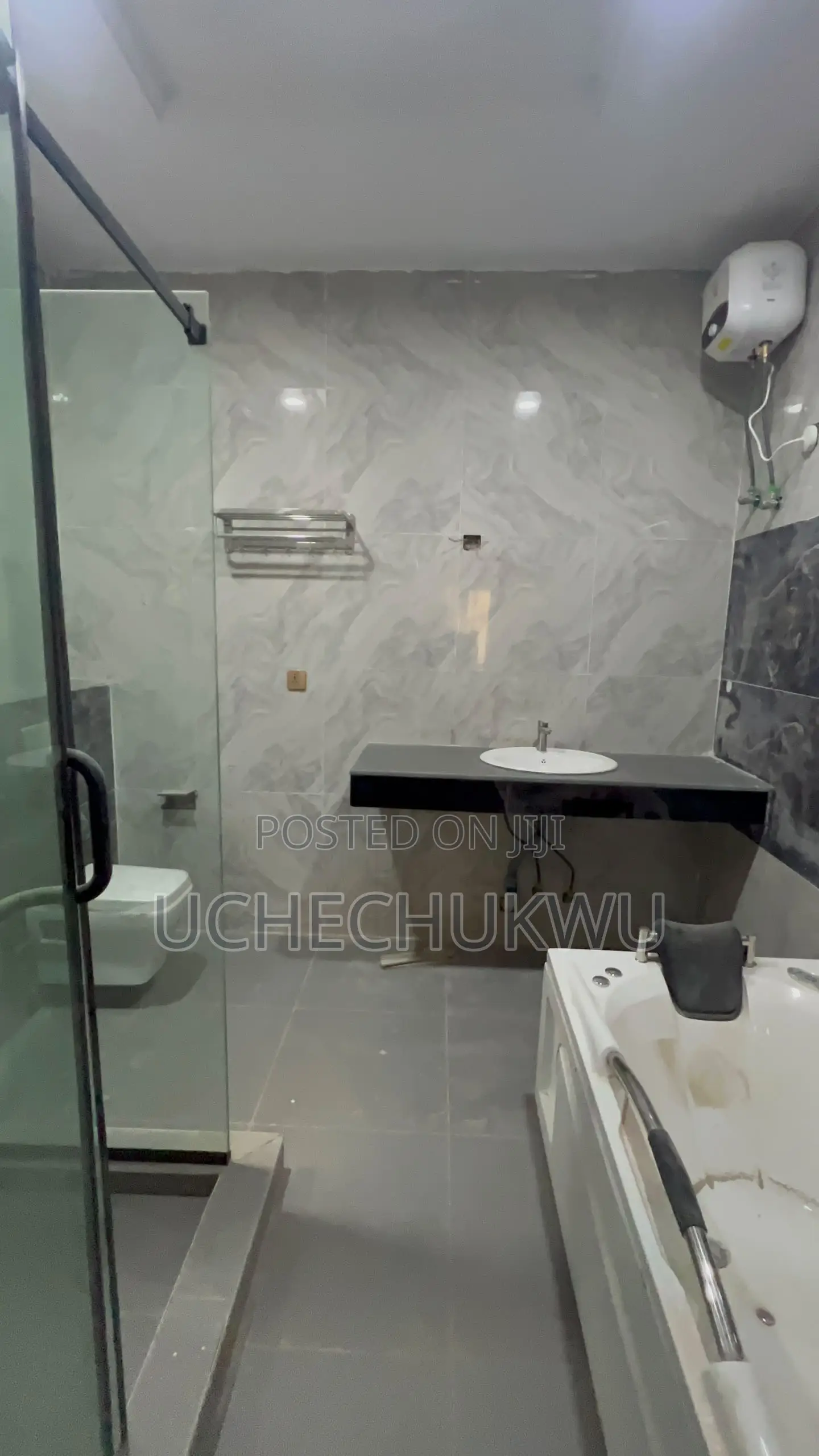 5bdrm Mansion in Dr Sam Estate, Galadimawa for sale