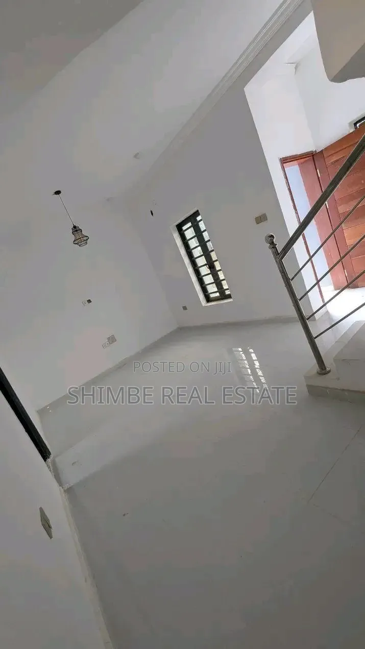 2bdrm Duplex in Shelter Afrique, Uyo for sale