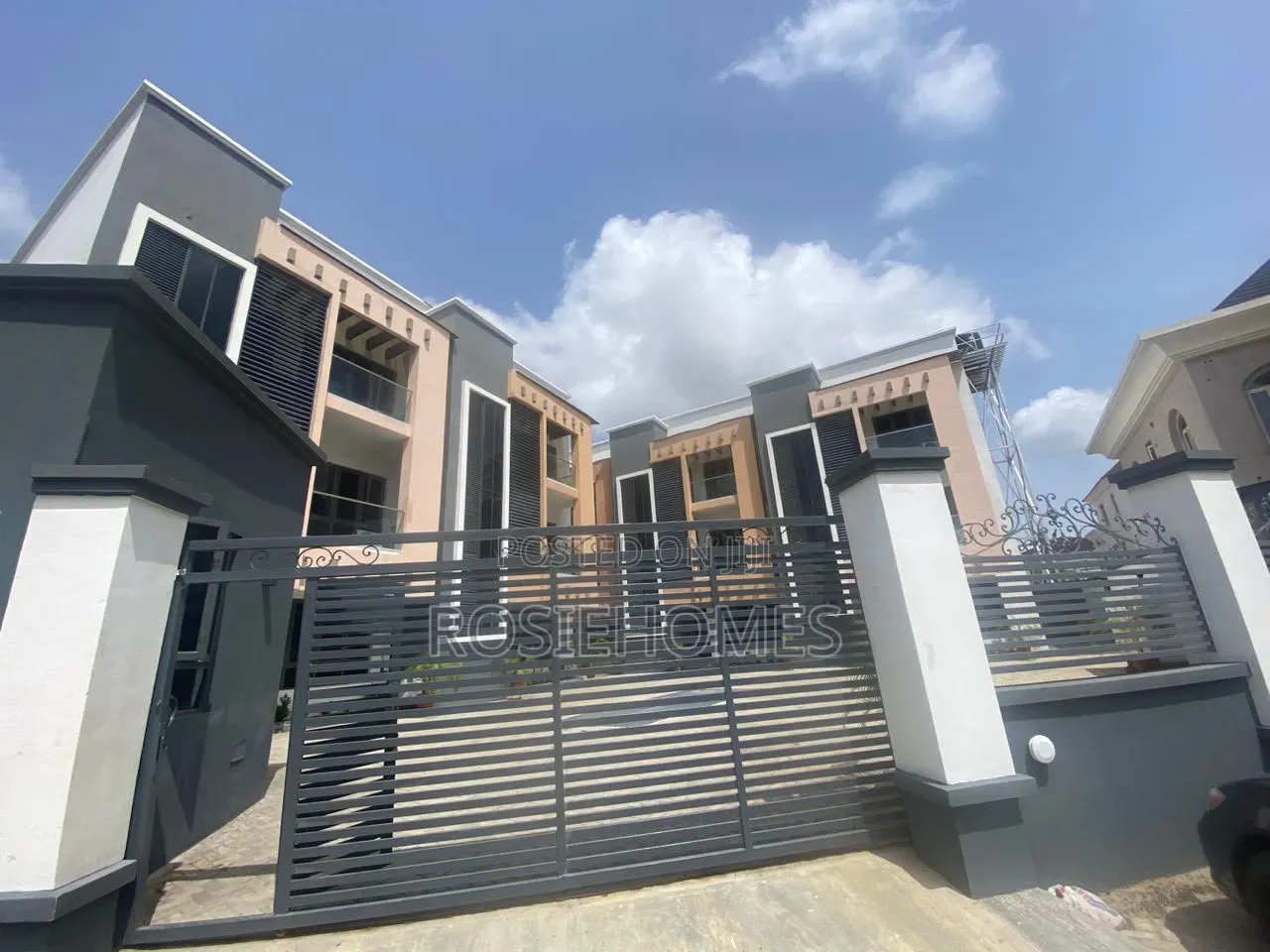 4bdrm Apartment in Banana Island for rent
