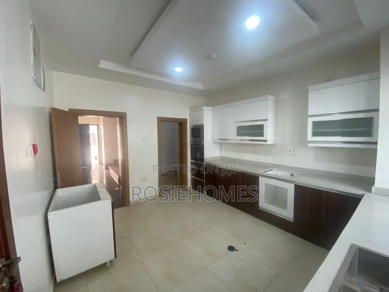 4bdrm Apartment in Banana Island for rent