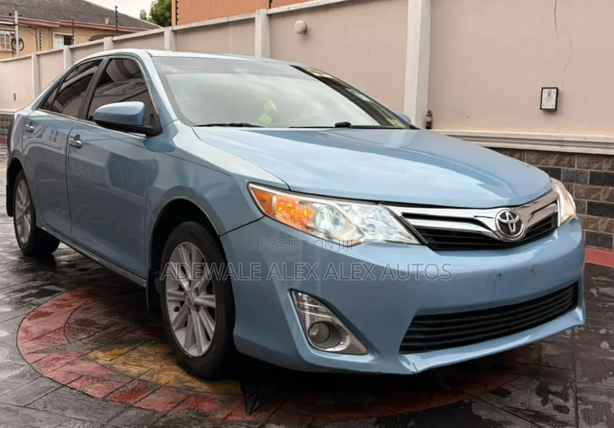 Toyota Camry XLE 4dr Sedan (2.5L 4cyl 6A) 2013 Blue