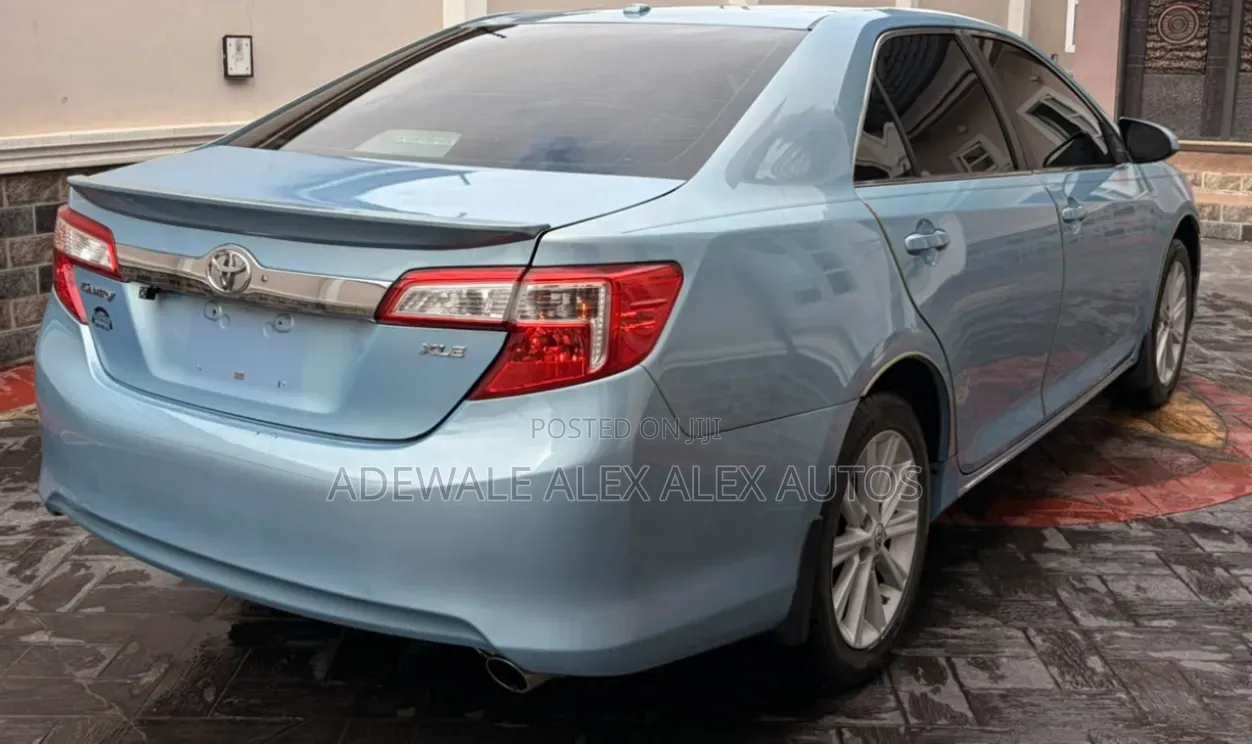 Toyota Camry XLE 4dr Sedan (2.5L 4cyl 6A) 2013 Blue