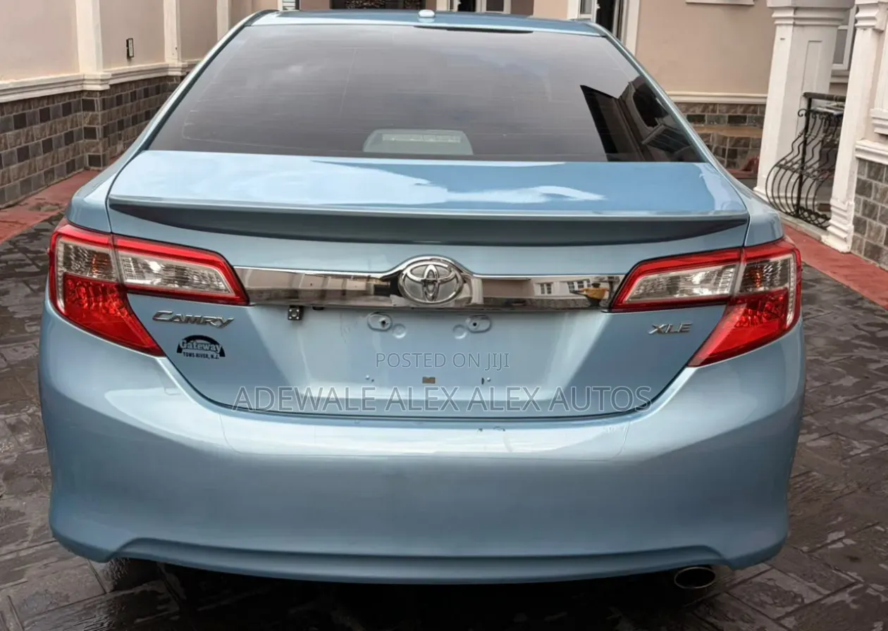 Toyota Camry XLE 4dr Sedan (2.5L 4cyl 6A) 2013 Blue