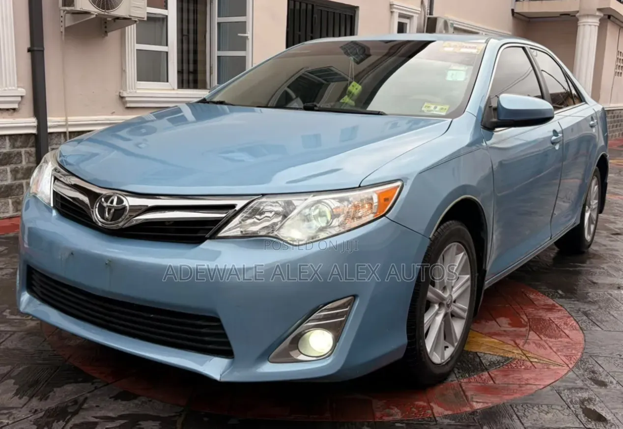 Toyota Camry XLE 4dr Sedan (2.5L 4cyl 6A) 2013 Blue