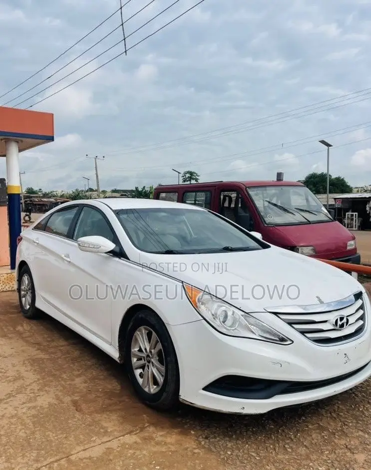 Hyundai Sonata SE 4dr Sedan (2.4L 4cyl 6A) 2014 White