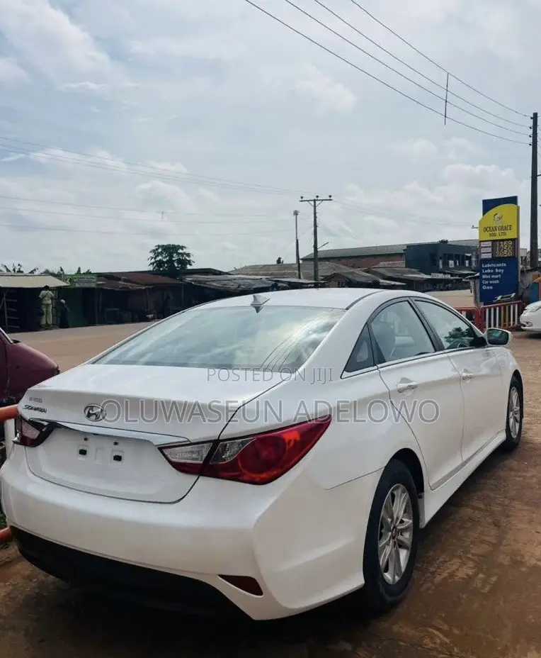 Hyundai Sonata SE 4dr Sedan (2.4L 4cyl 6A) 2014 White