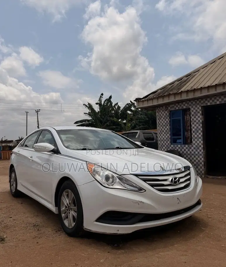 Hyundai Sonata SE 4dr Sedan (2.4L 4cyl 6A) 2014 White