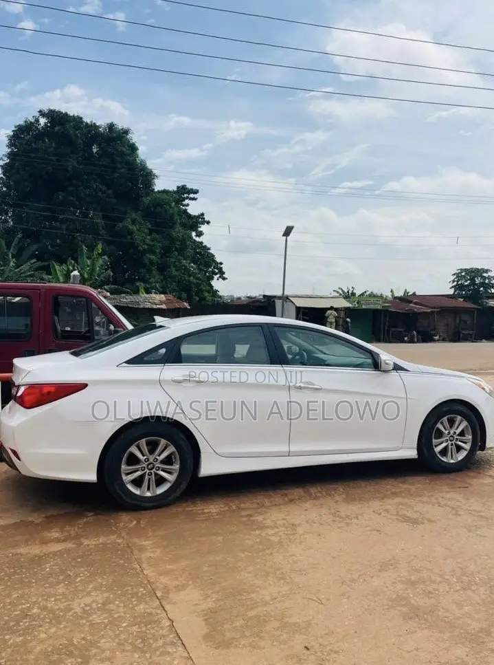Hyundai Sonata SE 4dr Sedan (2.4L 4cyl 6A) 2014 White