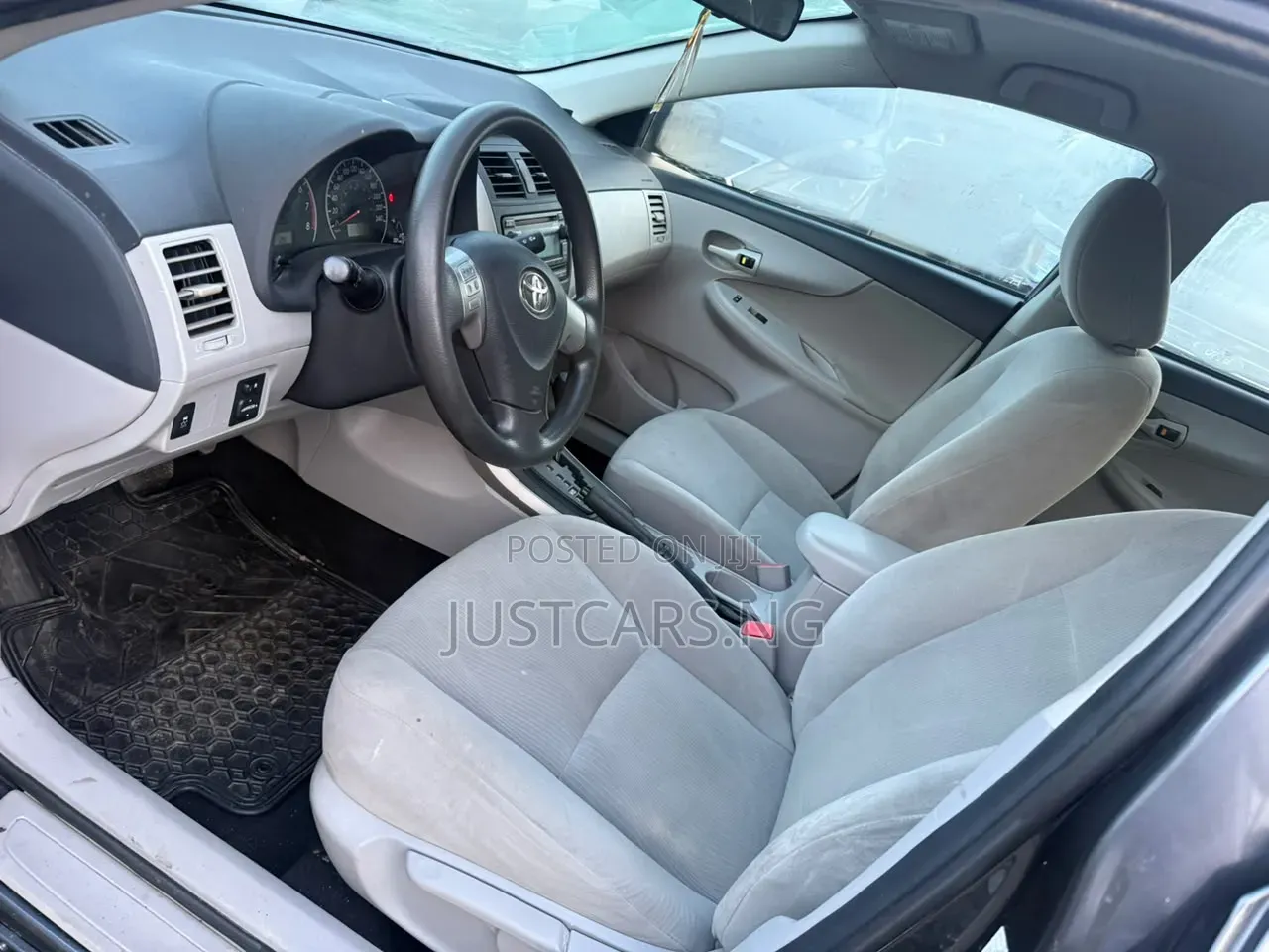 Toyota Corolla 2012 Gray
