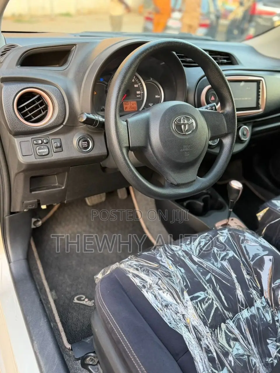 Toyota Yaris SE Hatchback 5dr 2015 Silver
