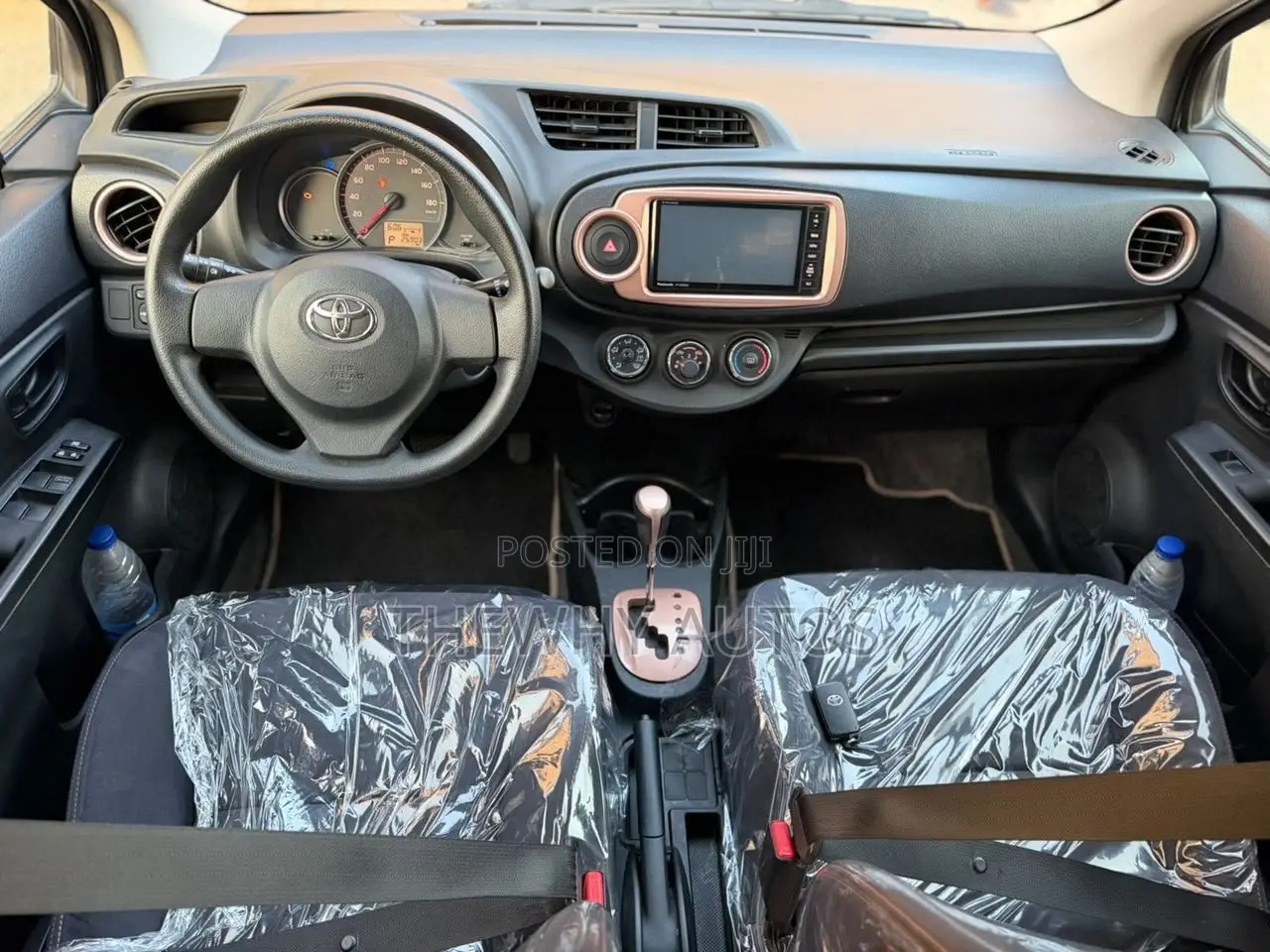 Toyota Yaris SE Hatchback 5dr 2015 Silver