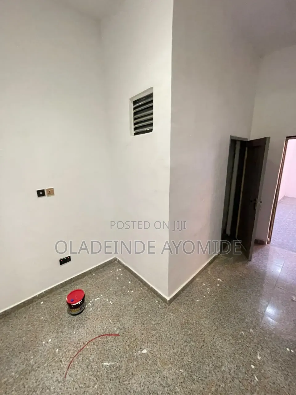 Mini Flat in Chevron for rent