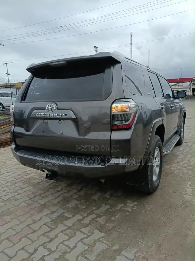 Toyota 4-Runner Limited 4dr 4x2 (4.0L 6cyl 5A) 2017 Gray