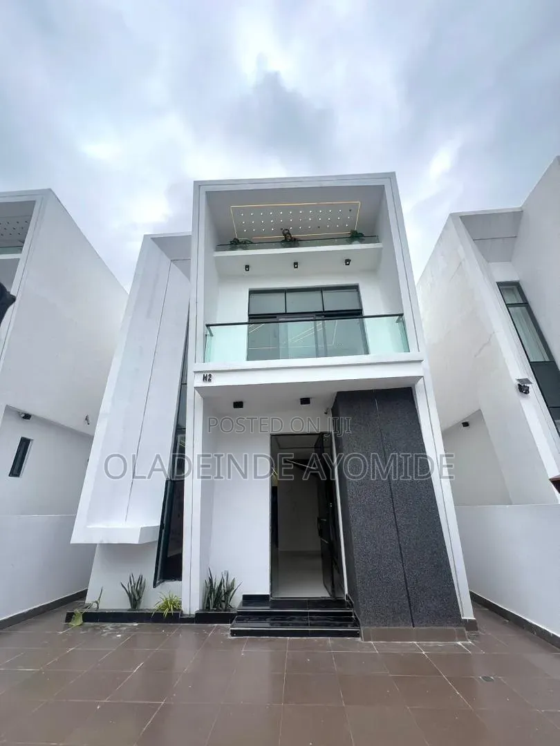 4bdrm Duplex in Chevron for sale
