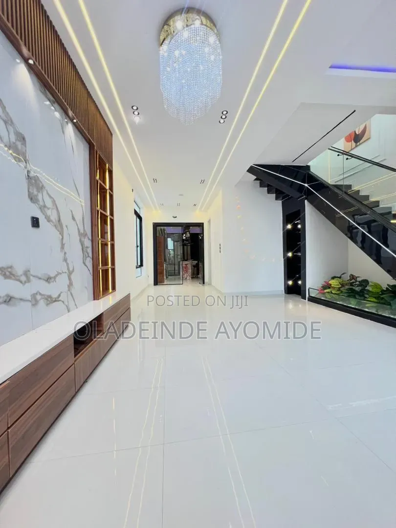 4bdrm Duplex in Chevron for sale