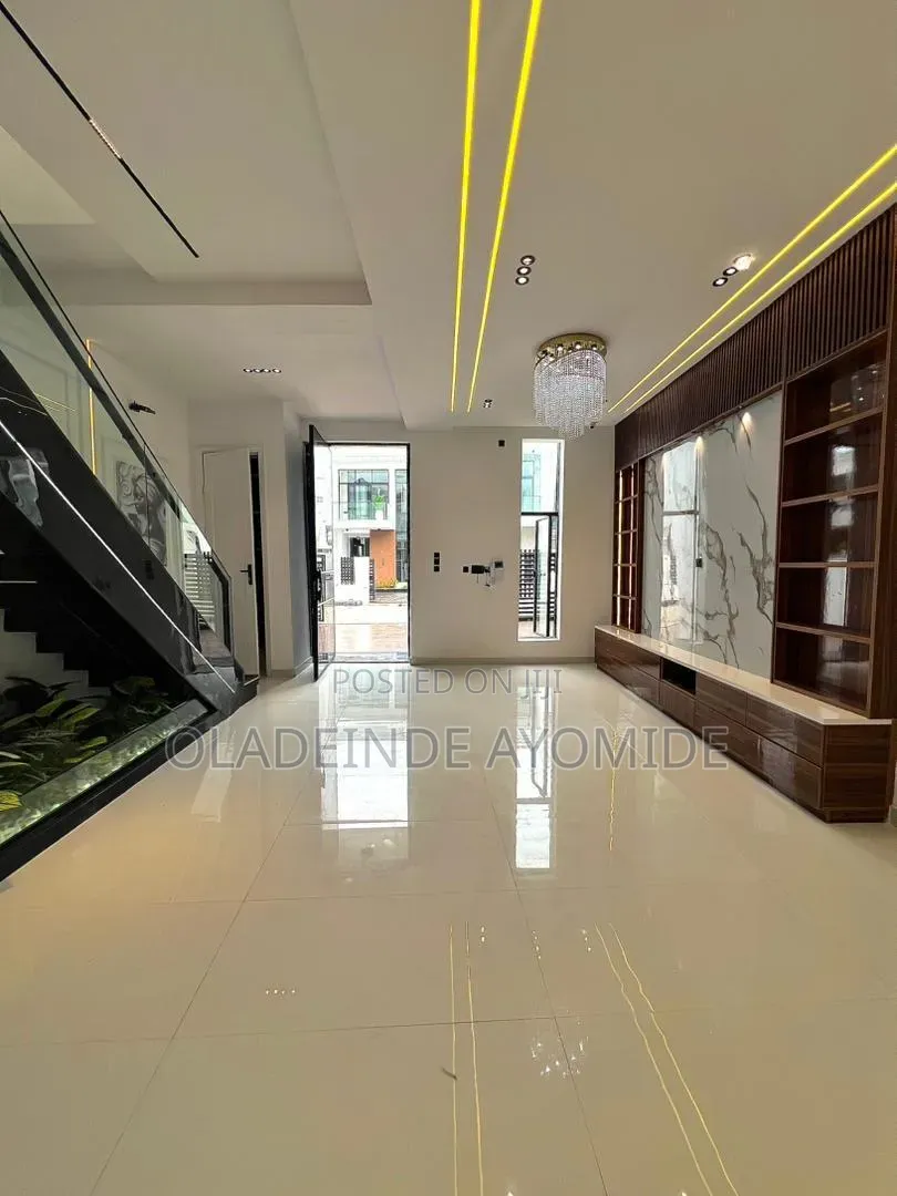 4bdrm Duplex in Chevron for sale