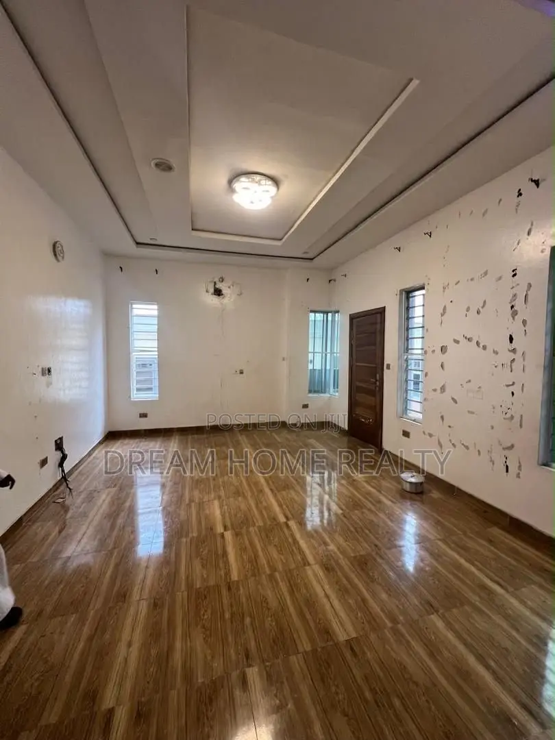 Studio Apartment in Chevy View Estate, Chevron for rent