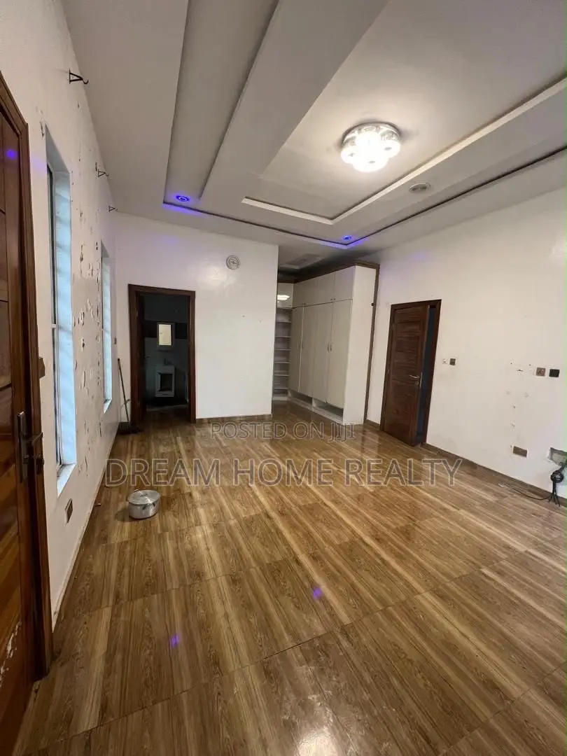 Studio Apartment in Chevy View Estate, Chevron for rent