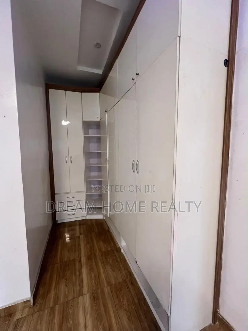 Studio Apartment in Chevy View Estate, Chevron for rent