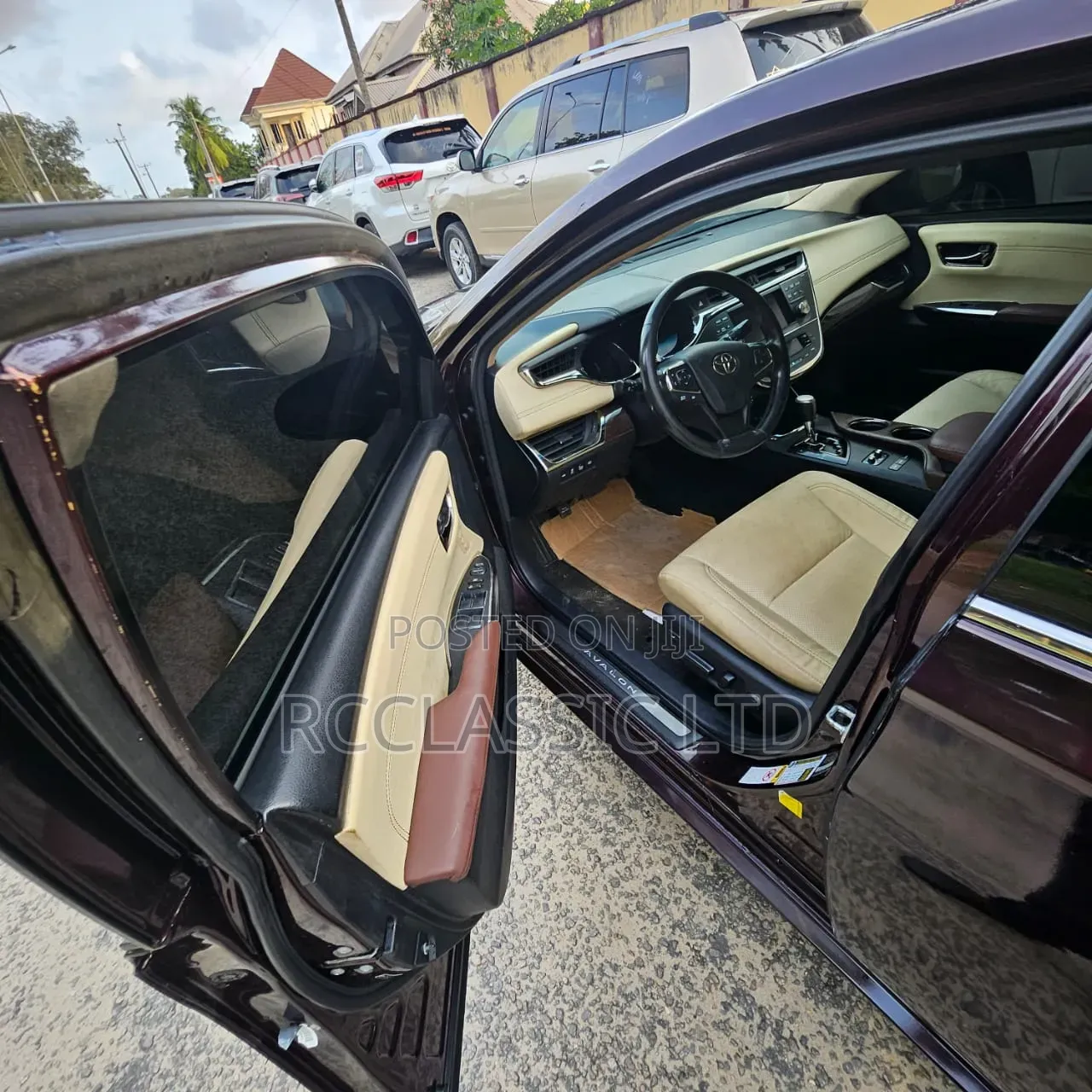 Toyota Avalon Limited Sedan FWD (3.5L 6cyl 6A) 2013 Burgundy