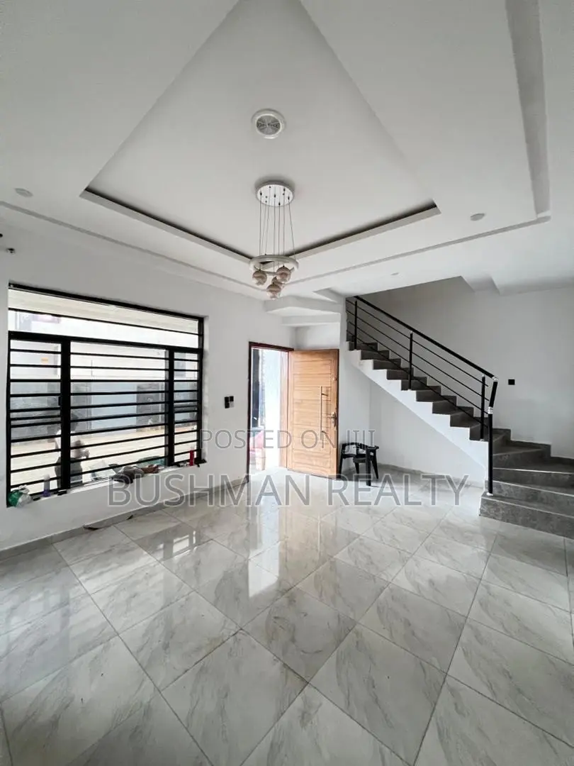 4bdrm Townhouse / Terrace in Ikota for rent