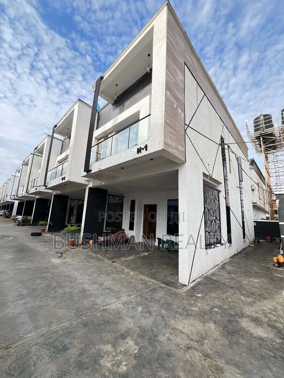 4bdrm Townhouse / Terrace in Ikota for rent