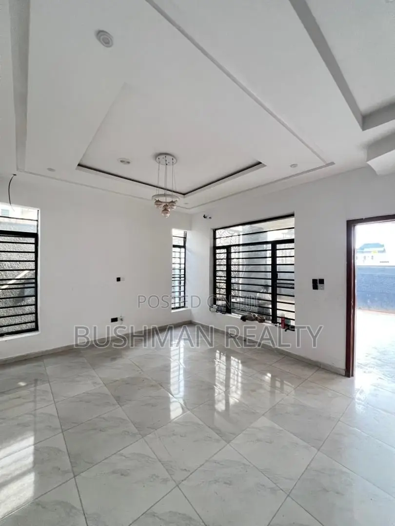 4bdrm Townhouse / Terrace in Ikota for rent