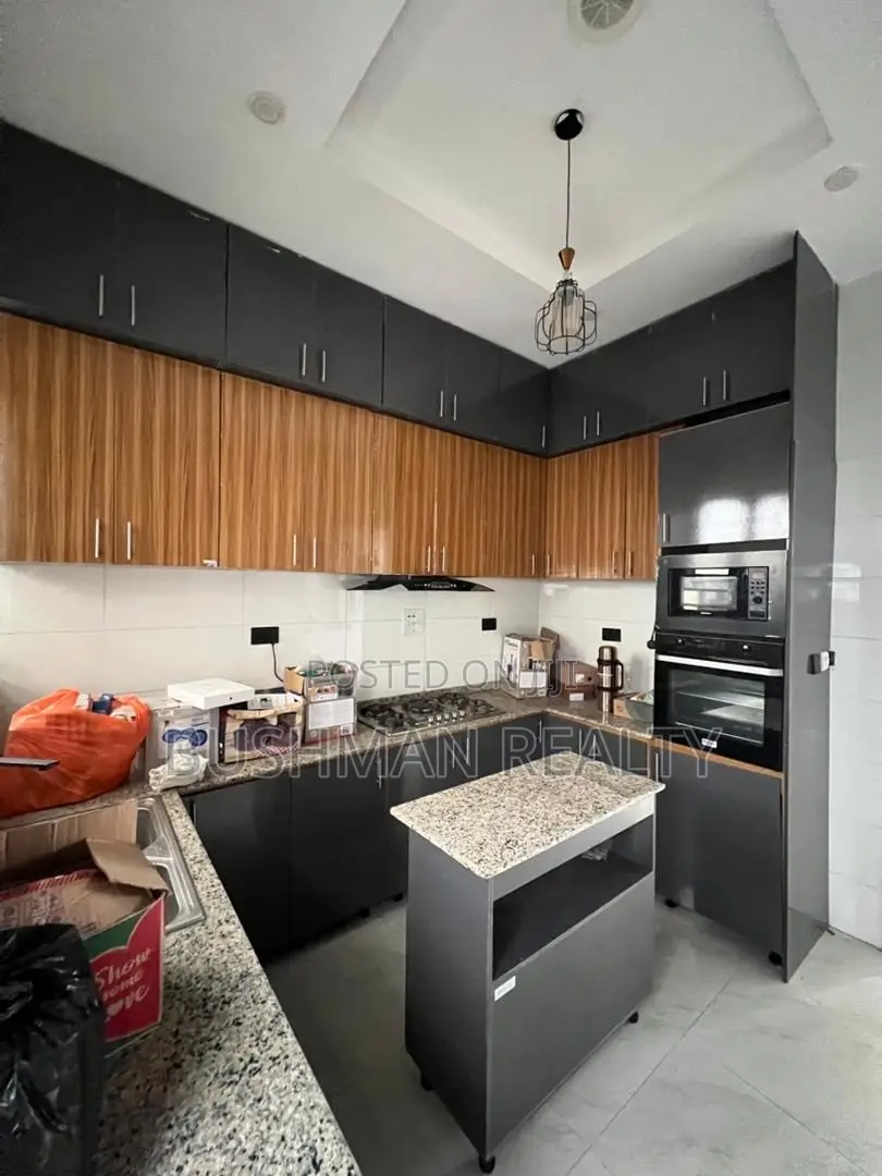 4bdrm Townhouse / Terrace in Ikota for rent