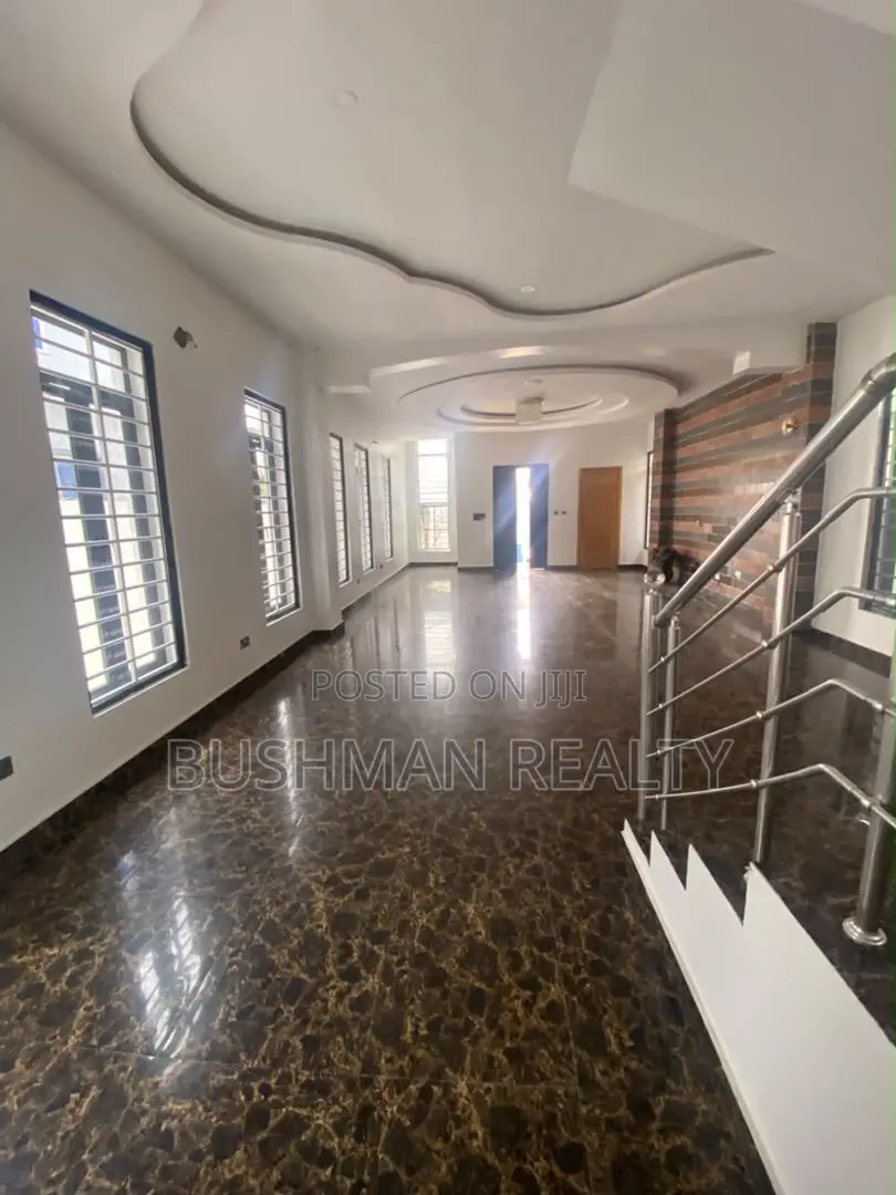 5bdrm Duplex in Chevron for rent