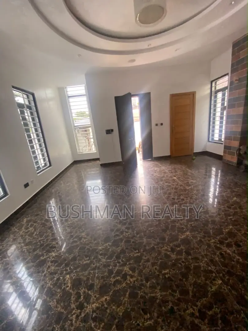 5bdrm Duplex in Chevron for rent