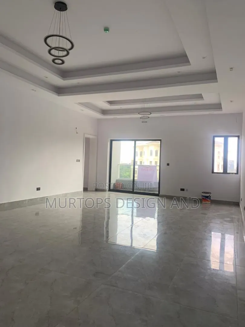 3bdrm Apartment in Ademola Adetokunbo for rent
