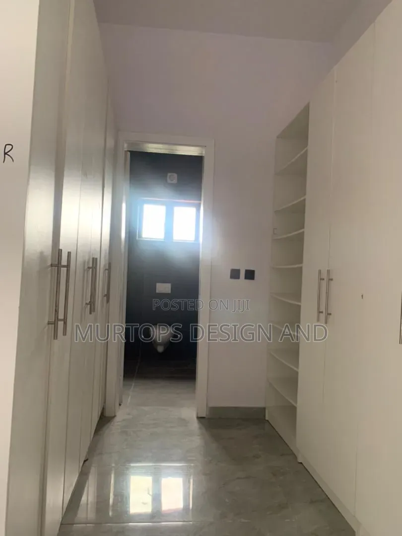 3bdrm Apartment in Ademola Adetokunbo for rent