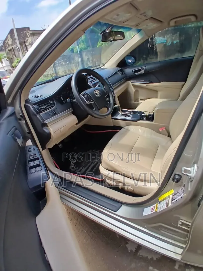 Toyota Camry LE 4dr Sedan (2.5L 4cyl 6A) 2013 Gold